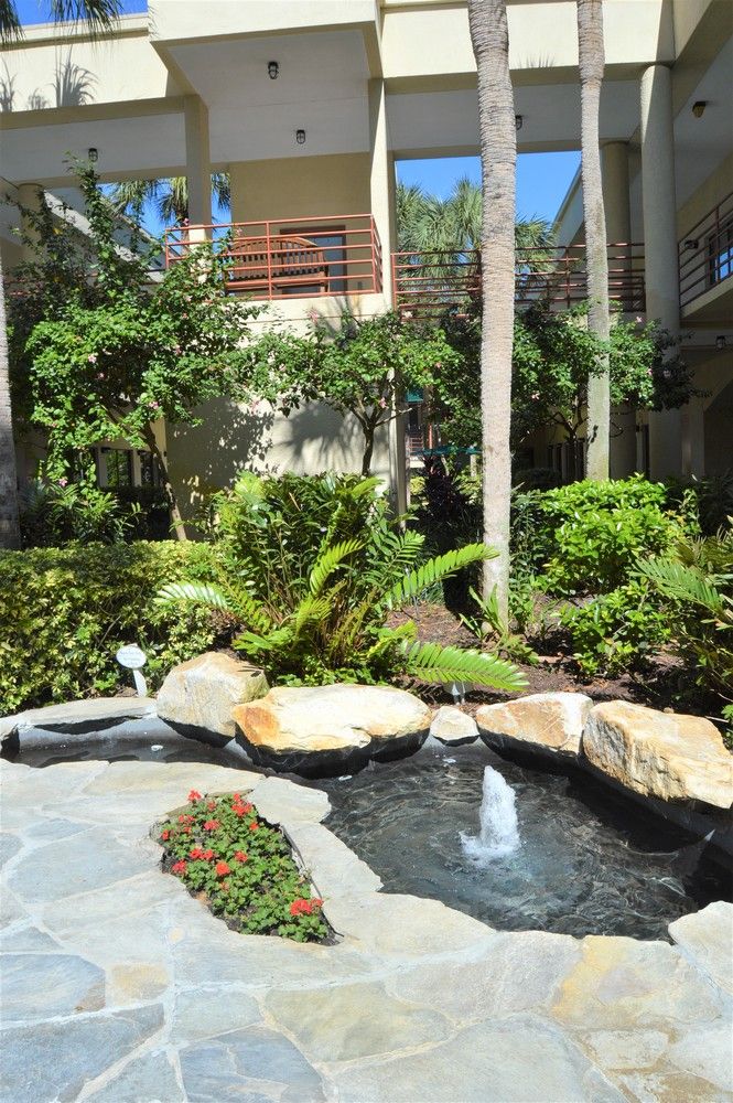 Live Oak Office Center: 2201 Cantu Court, Sarasota, FL 34232